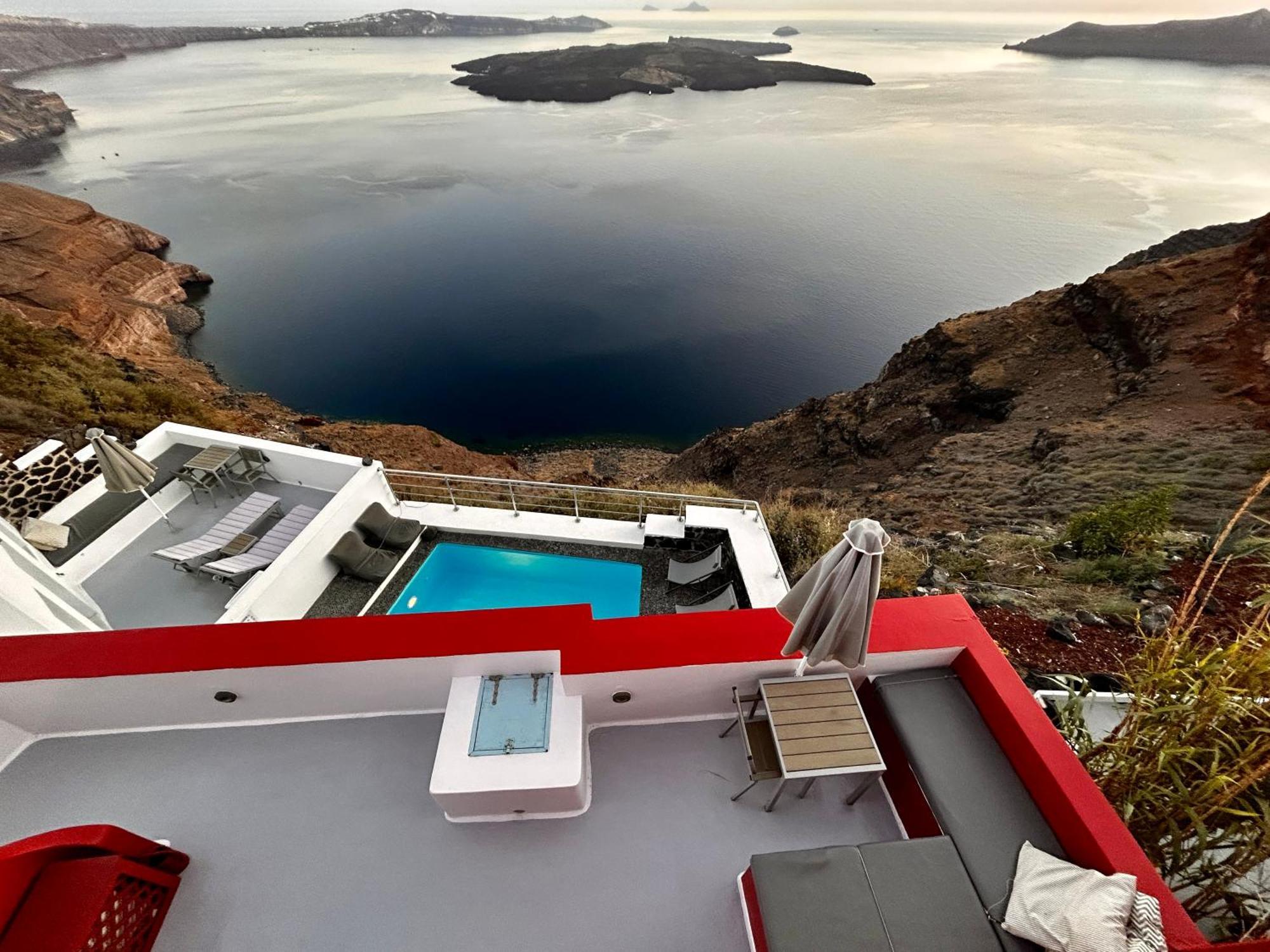Hara's Imerovigli (Santorini)